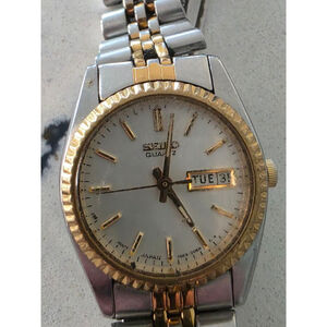 Women's Seiko Quartz Watch Silver Gold Tone Day Date One Size